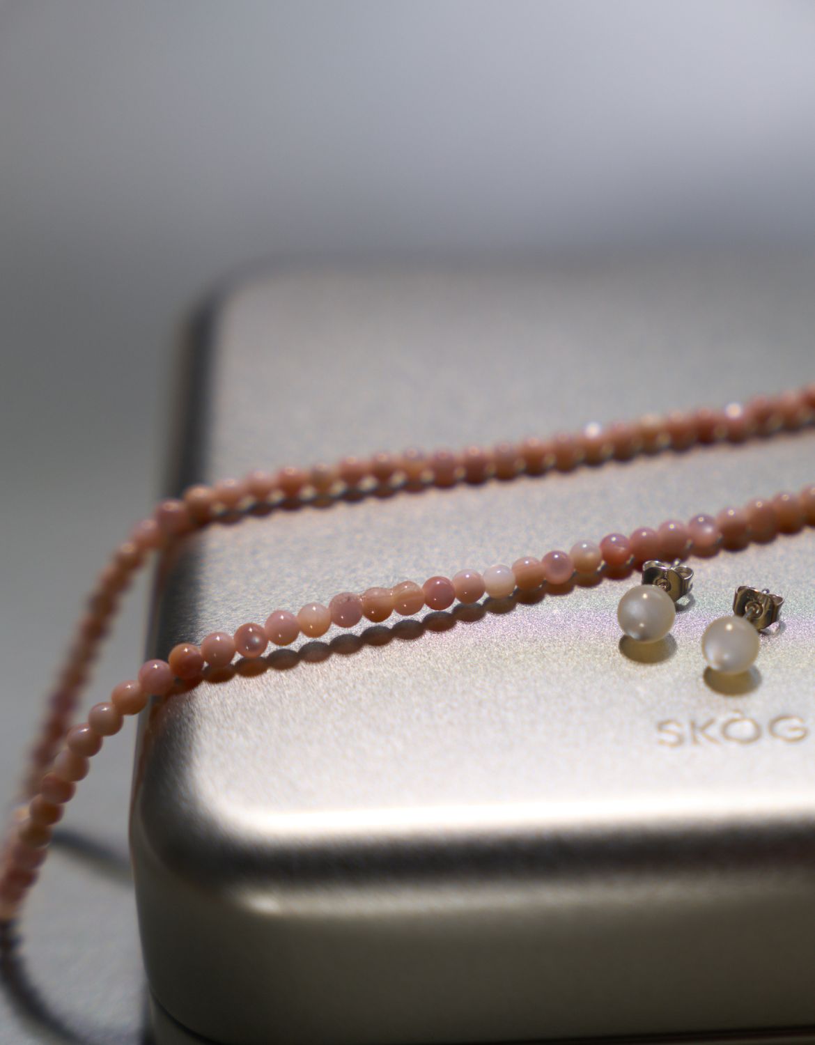 The Everyday Pearl Earring, pink