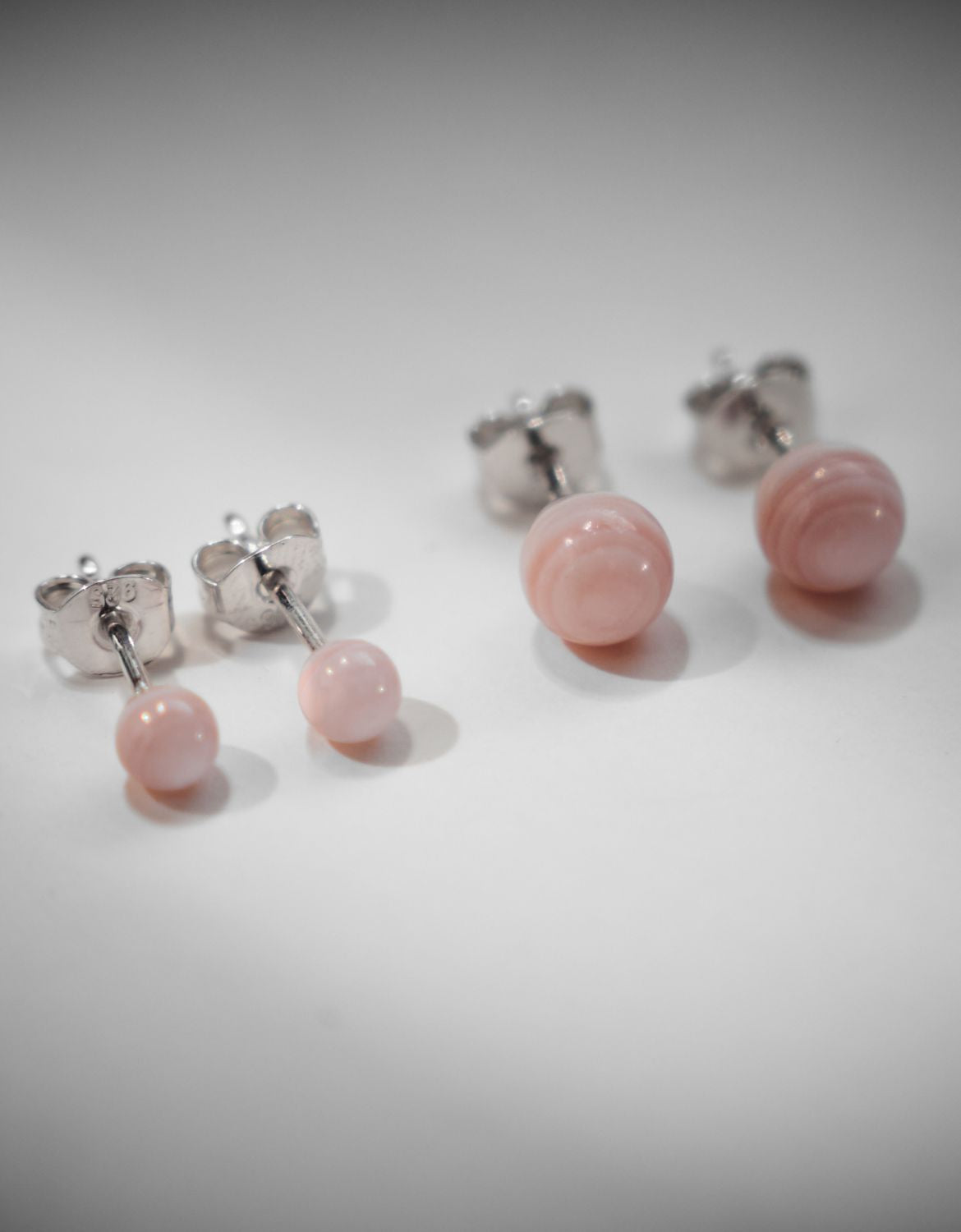 The Everyday Pearl Earring, pink